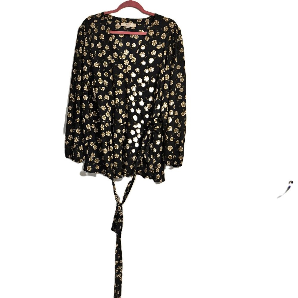 LOFT Plus Size 22 wrap blouse. Navy with daisy print. Excellent Condition.